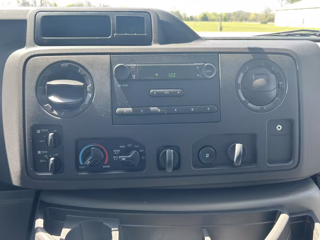 2013 Ford E-Series Wagon - 1FBSS3BL9DDB34777 - Image #10
