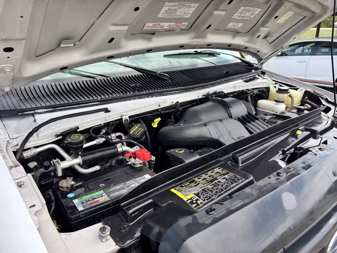 2013 Ford E-Series Wagon - 1FBSS3BL9DDB34777 - Image #18