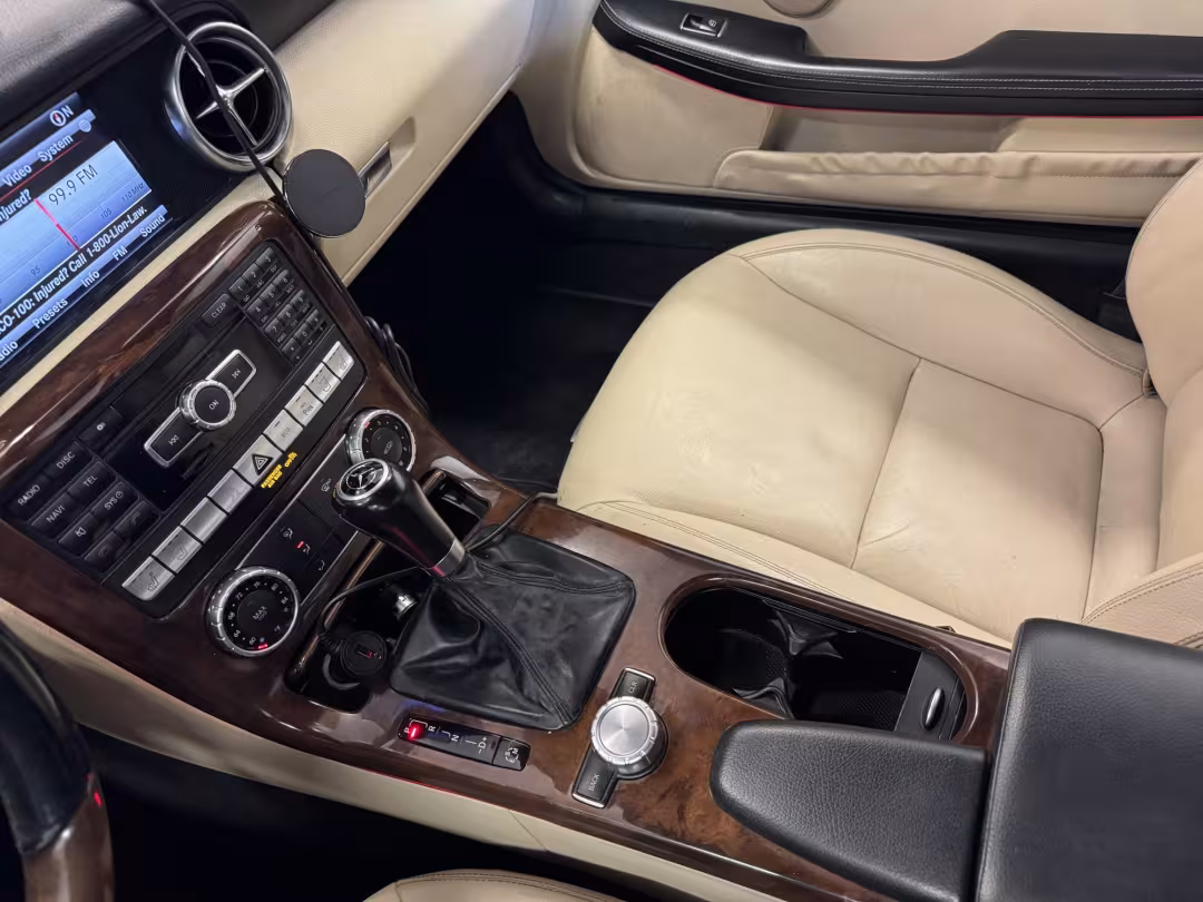 2013 Mercedes-Benz SLK - WDDPK5HA7DF057288 - Image #23