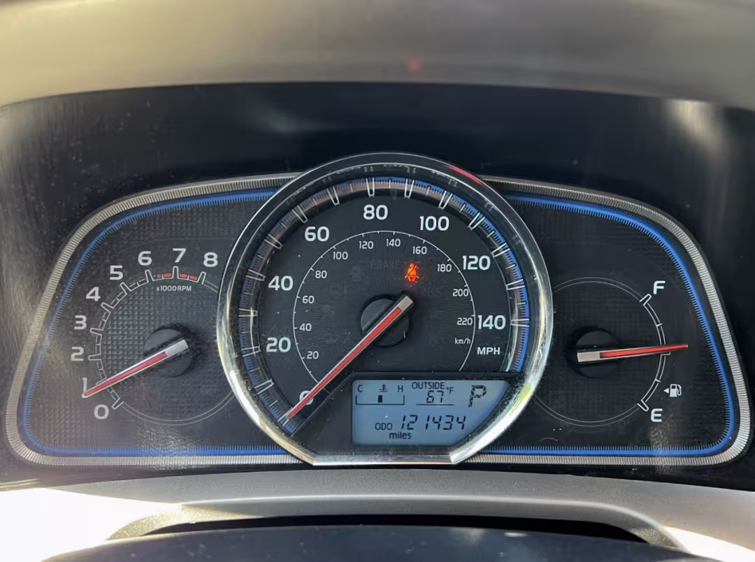 2013 Toyota RAV4 - 2T3DFREV4DW001839 - Image #2