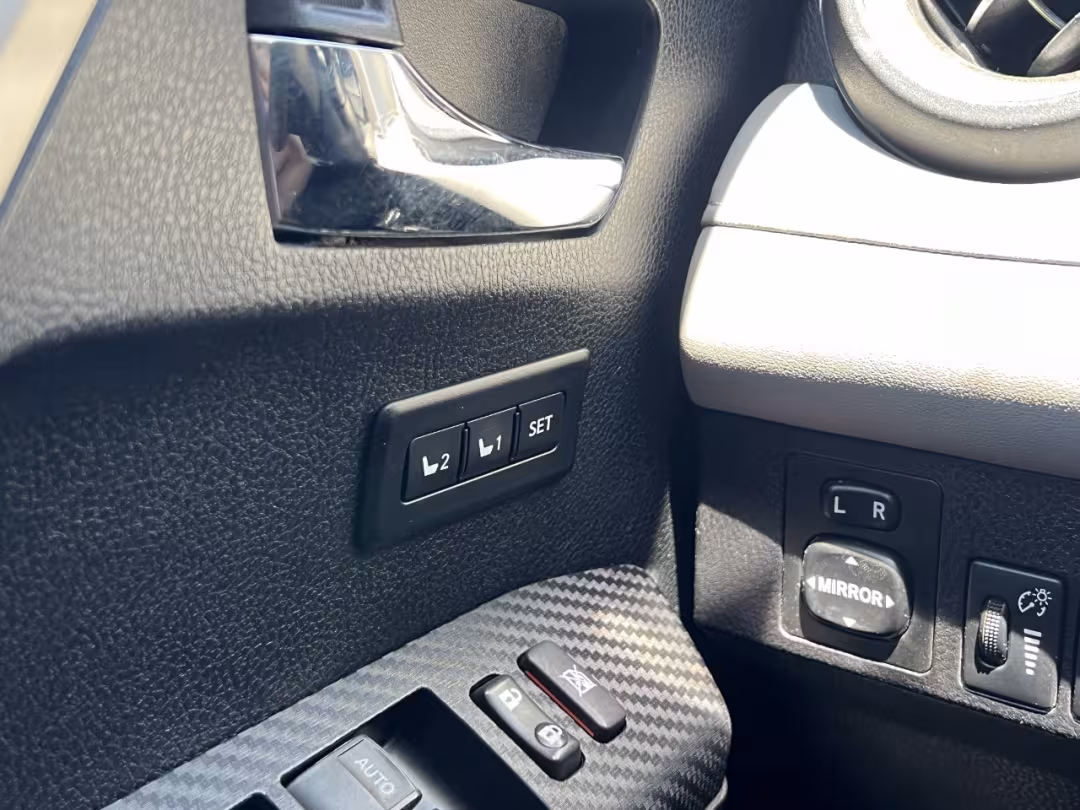 2013 Toyota RAV4 - 2T3DFREV4DW001839 - Image #31