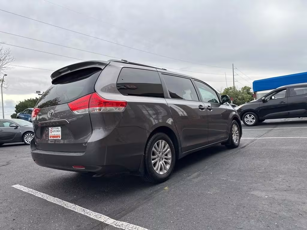 2013 Toyota Sienna - 5TDYK3DC9DS279941 - Image #10