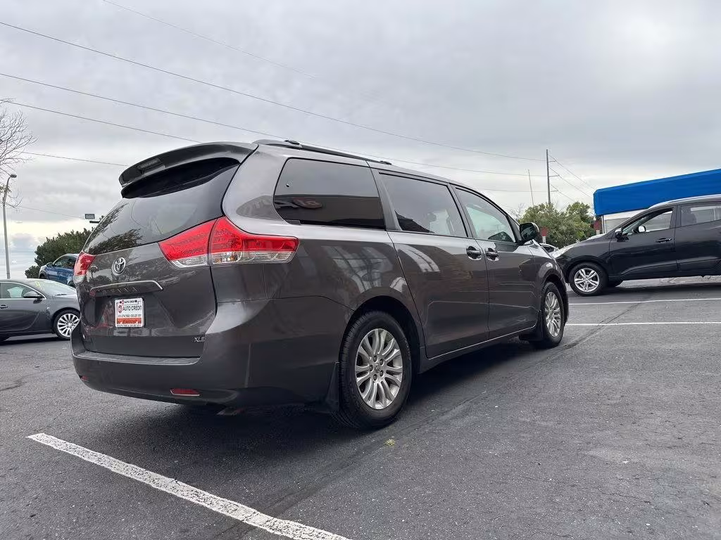 2013 Toyota Sienna - 5TDYK3DC9DS279941 - Image #11