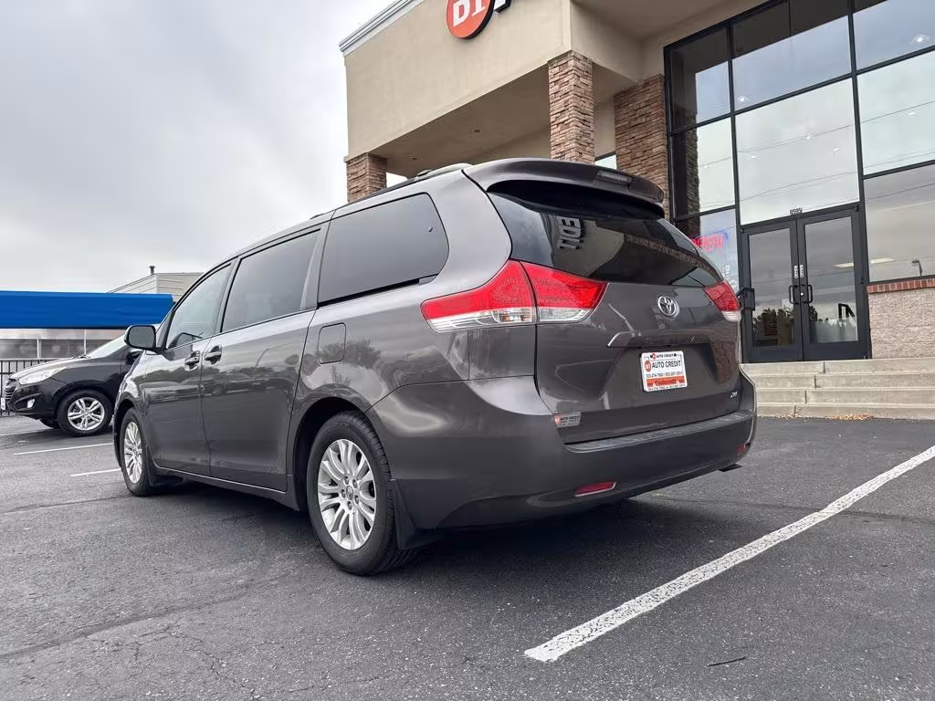2013 Toyota Sienna - 5TDYK3DC9DS279941 - Image #14