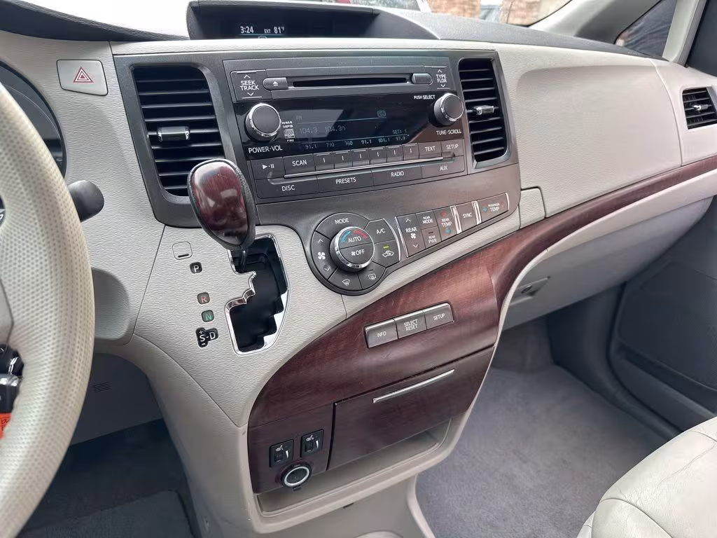 2013 Toyota Sienna - 5TDYK3DC9DS279941 - Image #18