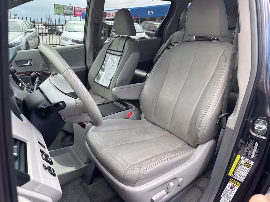 2013 Toyota Sienna - 5TDYK3DC9DS279941 - Image #25