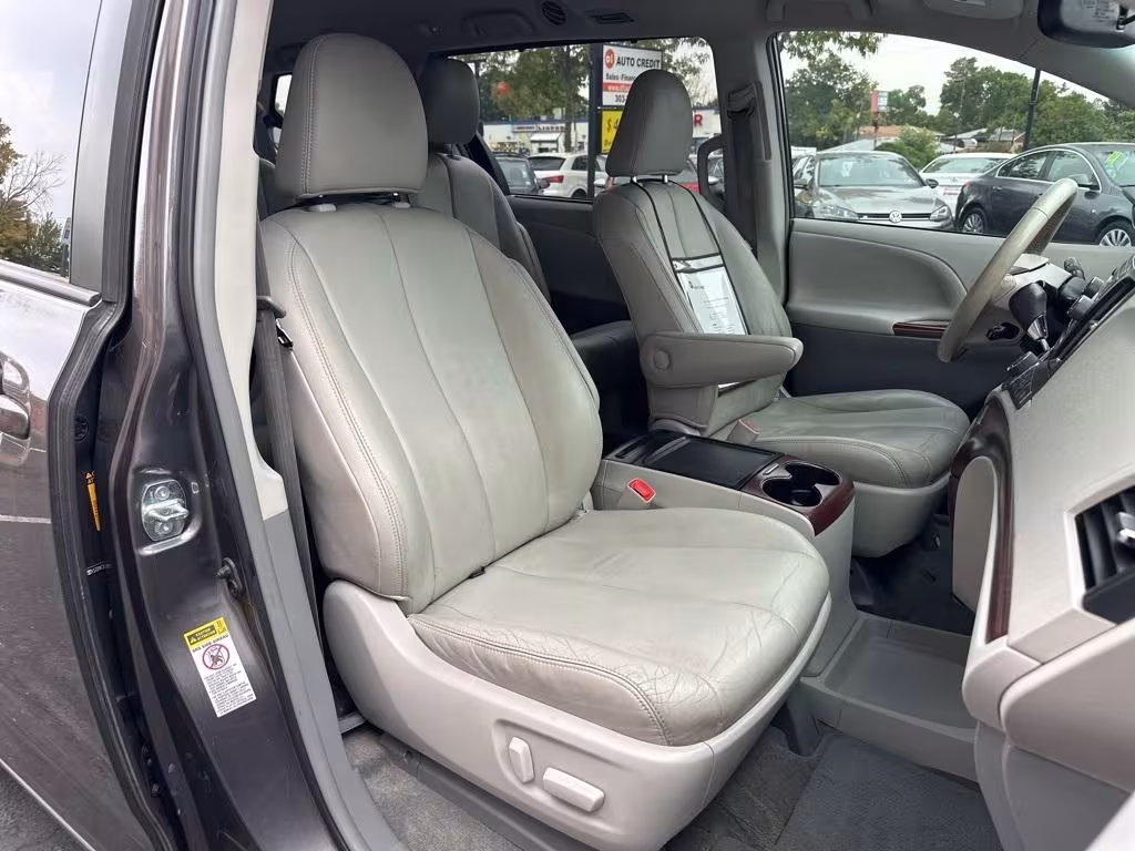 2013 Toyota Sienna - 5TDYK3DC9DS279941 - Image #26