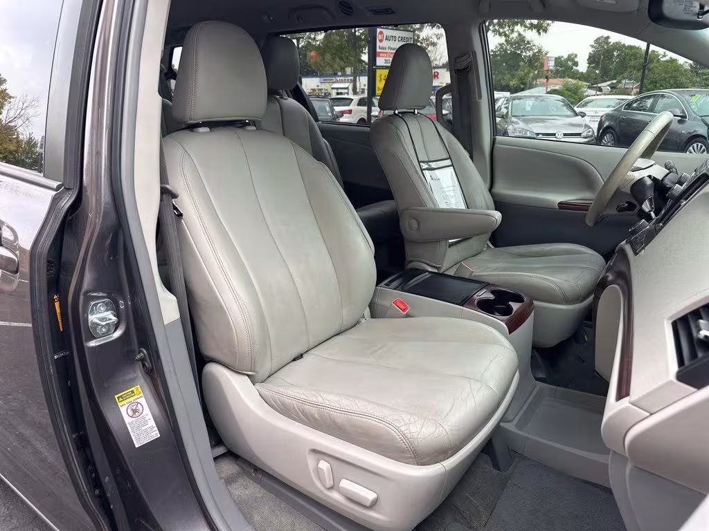 2013 Toyota Sienna - 5TDYK3DC9DS279941 - Image #27