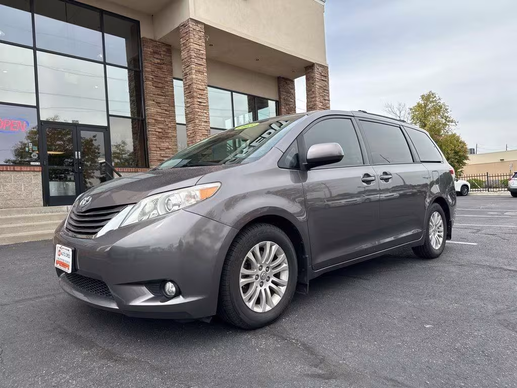 2013 Toyota Sienna - 5TDYK3DC9DS279941 - Image #3