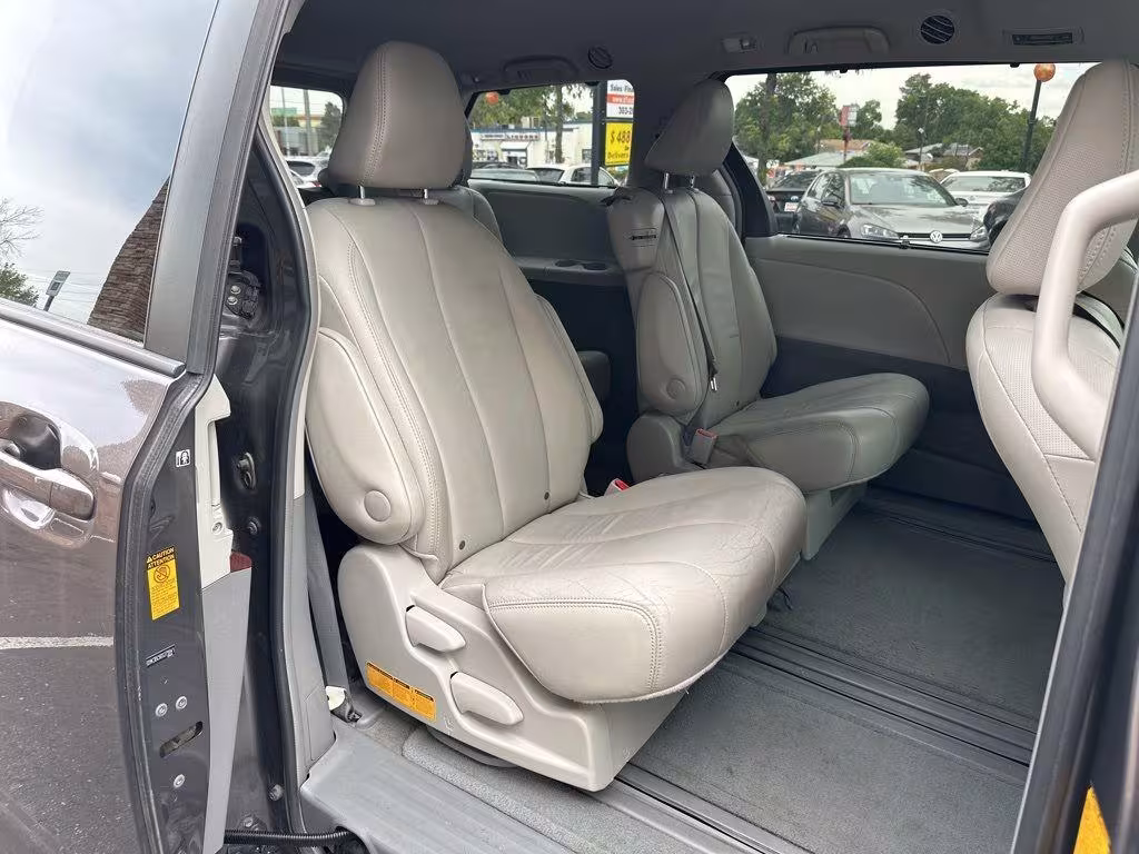 2013 Toyota Sienna - 5TDYK3DC9DS279941 - Image #30