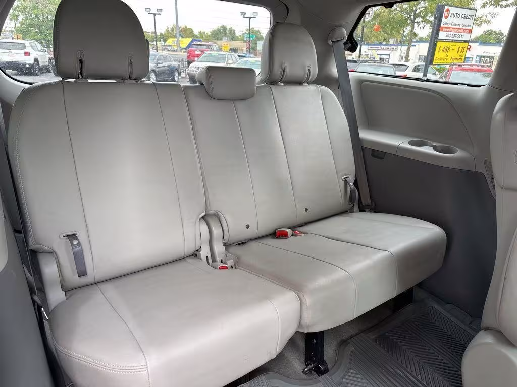 2013 Toyota Sienna - 5TDYK3DC9DS279941 - Image #32