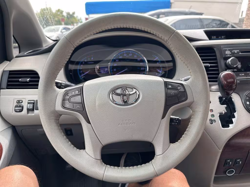 2013 Toyota Sienna - 5TDYK3DC9DS279941 - Image #42