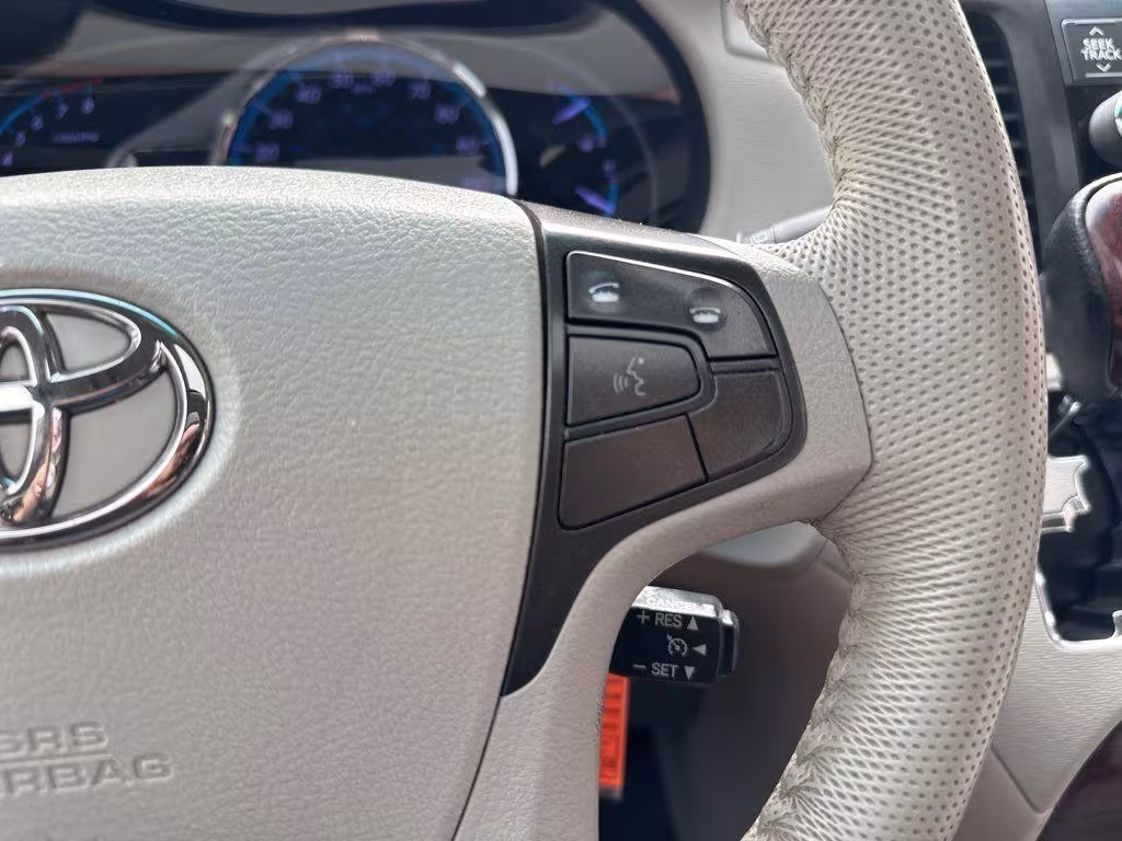 2013 Toyota Sienna - 5TDYK3DC9DS279941 - Image #48