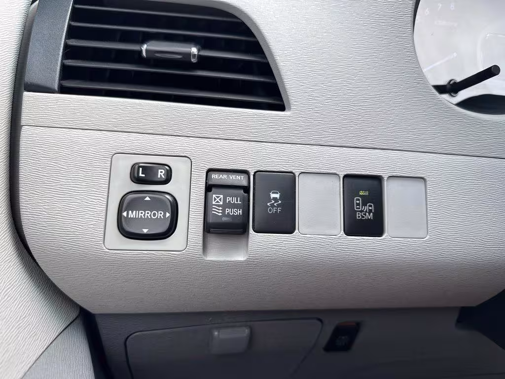 2013 Toyota Sienna - 5TDYK3DC9DS279941 - Image #52