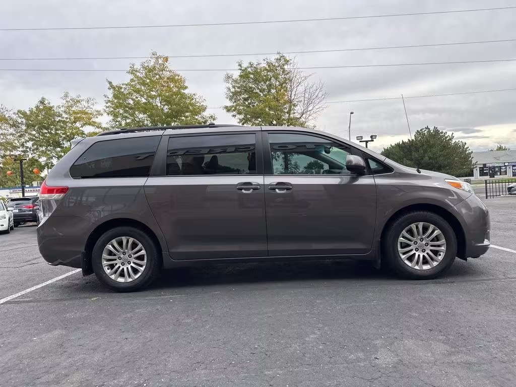 2013 Toyota Sienna - 5TDYK3DC9DS279941 - Image #8