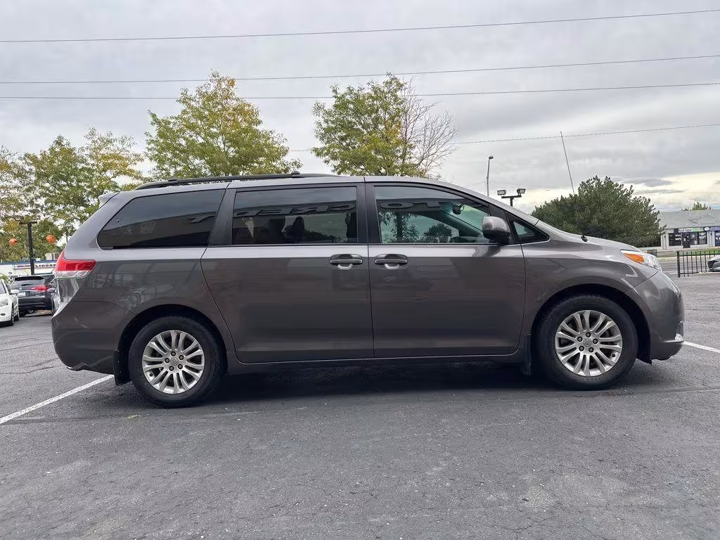 2013 Toyota Sienna - 5TDYK3DC9DS279941 - Image #9