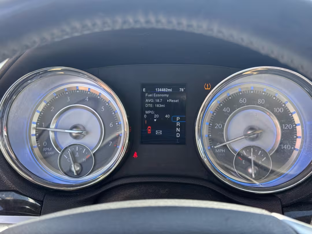 2014 Chrysler 300 - 2C3CCAAG3EH377600 - Image #20