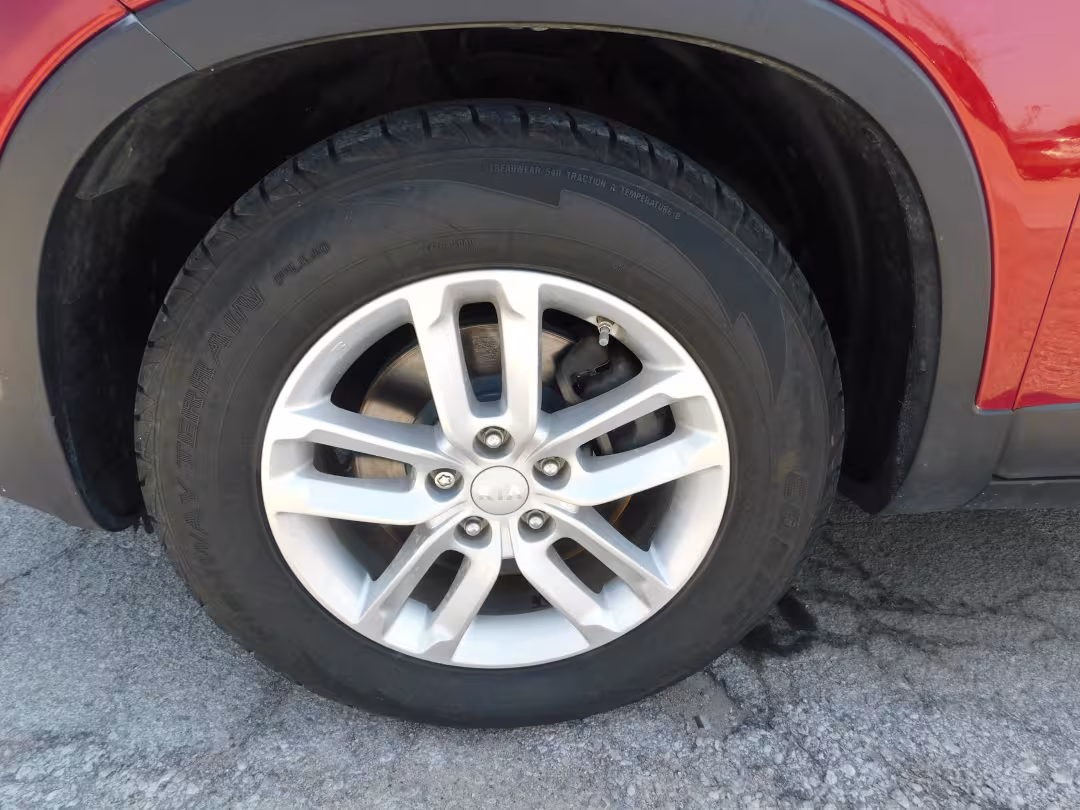 2014 Kia Sorento - 5XYKT3A67EG473481 - Image #3