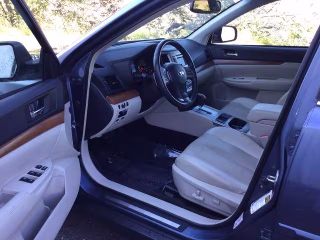 2014 Subaru Outback - 4S4BRCLC7E3284928 - Image #3