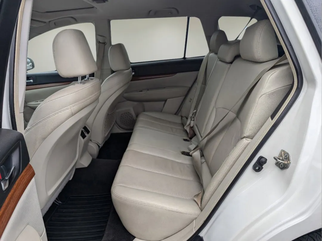 2014 Subaru Outback - 4S4BRCLC8E3261786 - Image #11