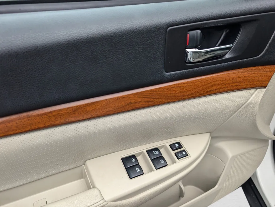 2014 Subaru Outback - 4S4BRCLC8E3261786 - Image #9