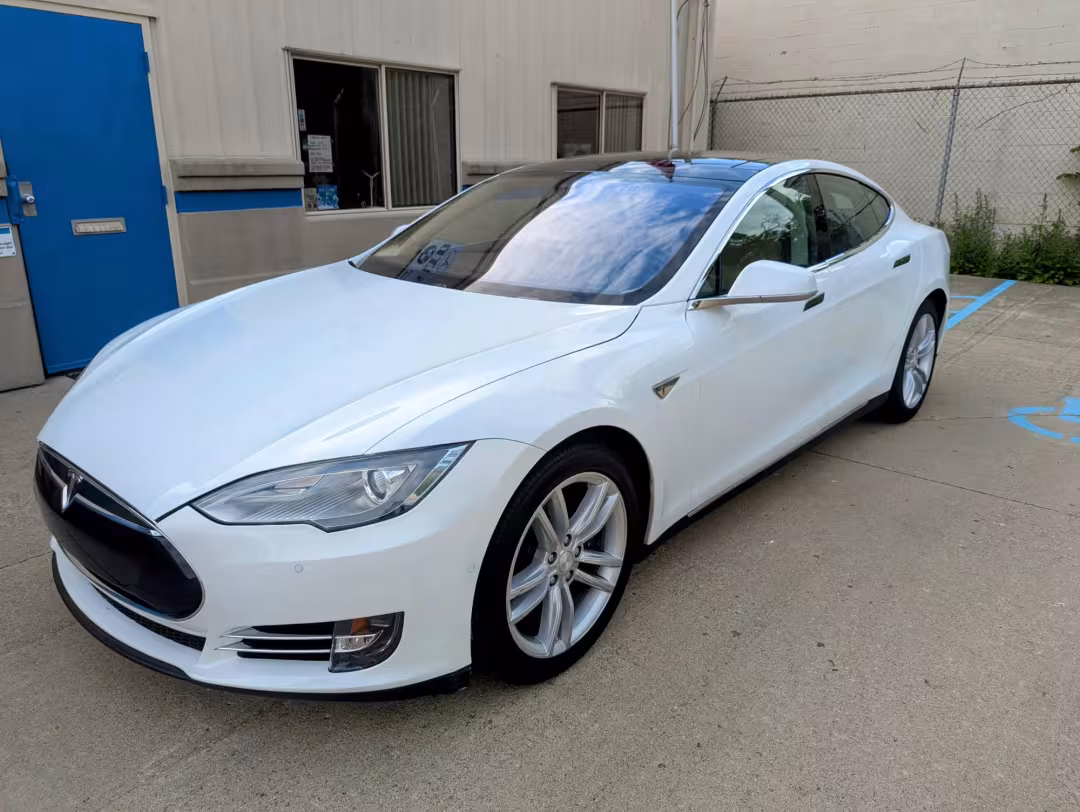 2014 Tesla Model S - 5YJSA1H1XEFP60261 - Image #1