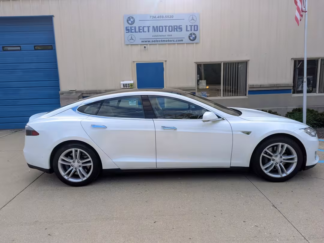 2014 Tesla Model S - 5YJSA1H1XEFP60261 - Image #13