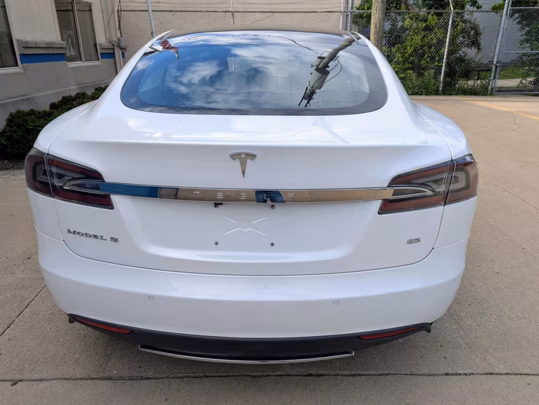 2014 Tesla Model S - 5YJSA1H1XEFP60261 - Image #15