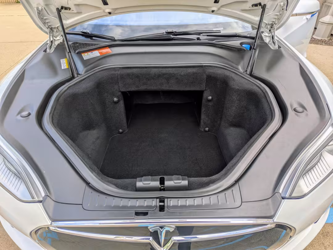 2014 Tesla Model S - 5YJSA1H1XEFP60261 - Image #18