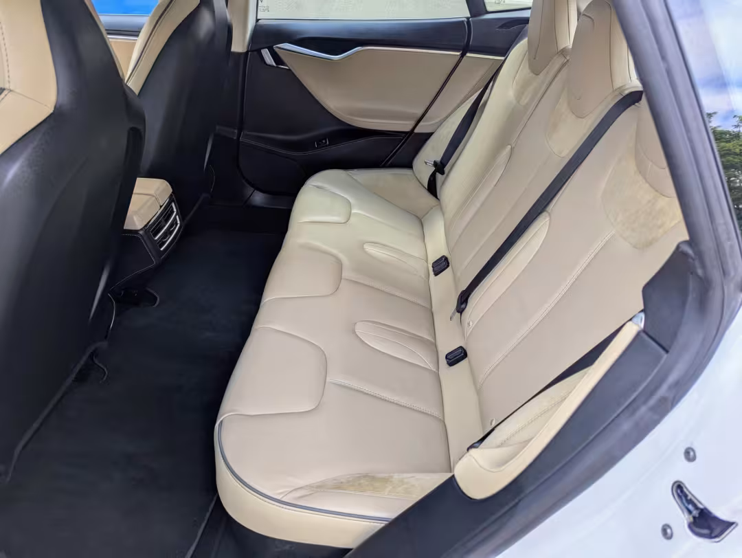 2014 Tesla Model S - 5YJSA1H1XEFP60261 - Image #6