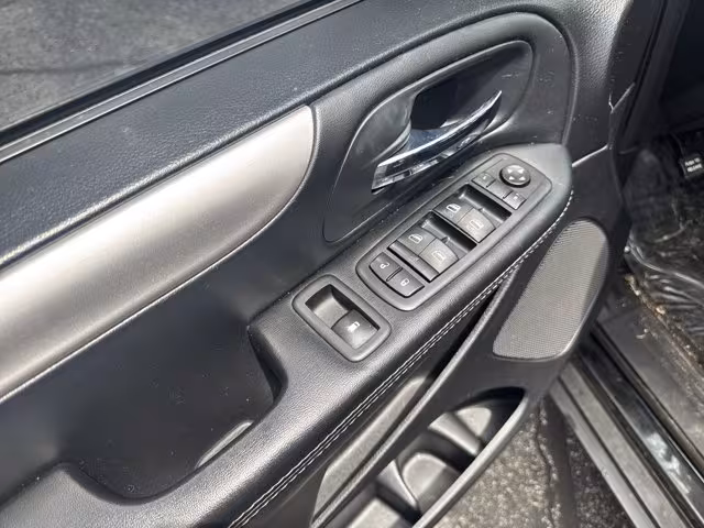 2015 Dodge Grand Caravan - 2C4RDGBG1FR517840 - Image #10