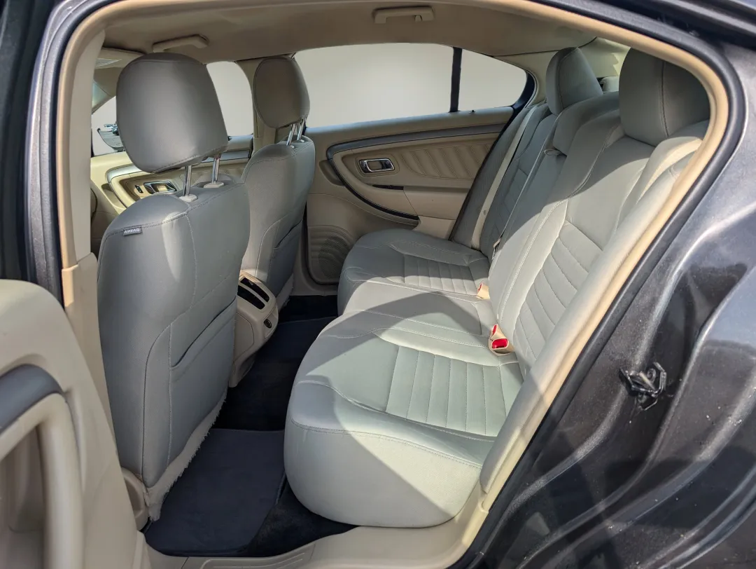 2015 Ford Taurus - 1FAHP2D82FG200474 - Image #11