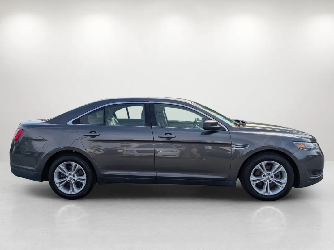 2015 Ford Taurus - 1FAHP2D82FG200474 - Image #4