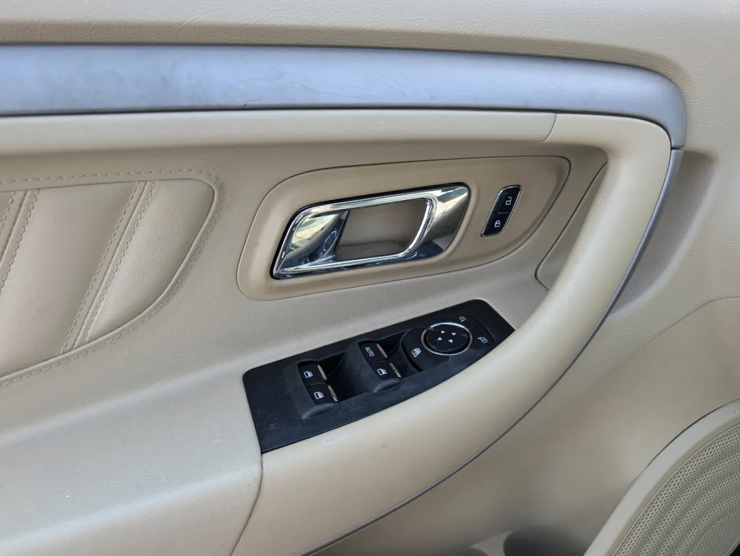 2015 Ford Taurus - 1FAHP2D82FG200474 - Image #9
