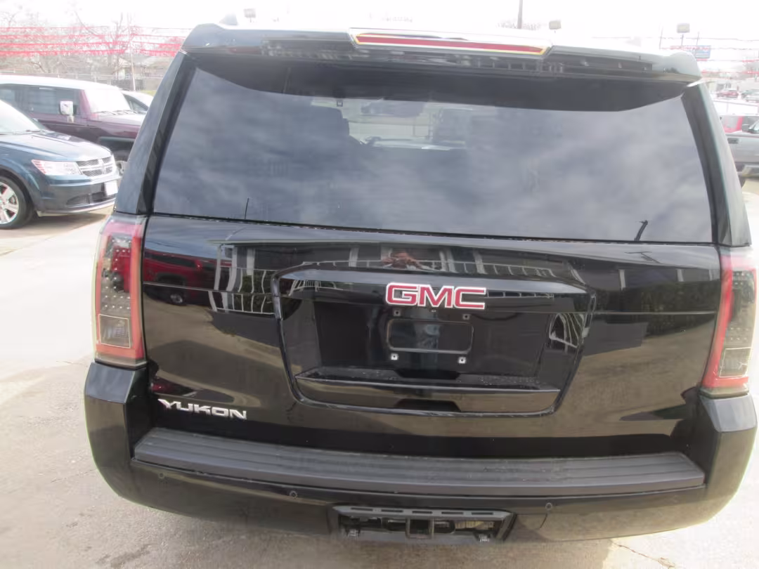 2015 GMC Yukon - 1GKS2BKC0FR517247 - Image #4