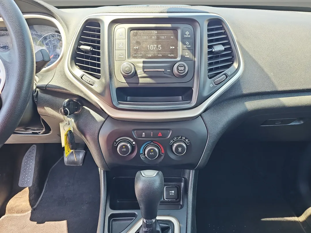 2015 Jeep Cherokee - 1C4PJLAB3FW584753 - Image #13