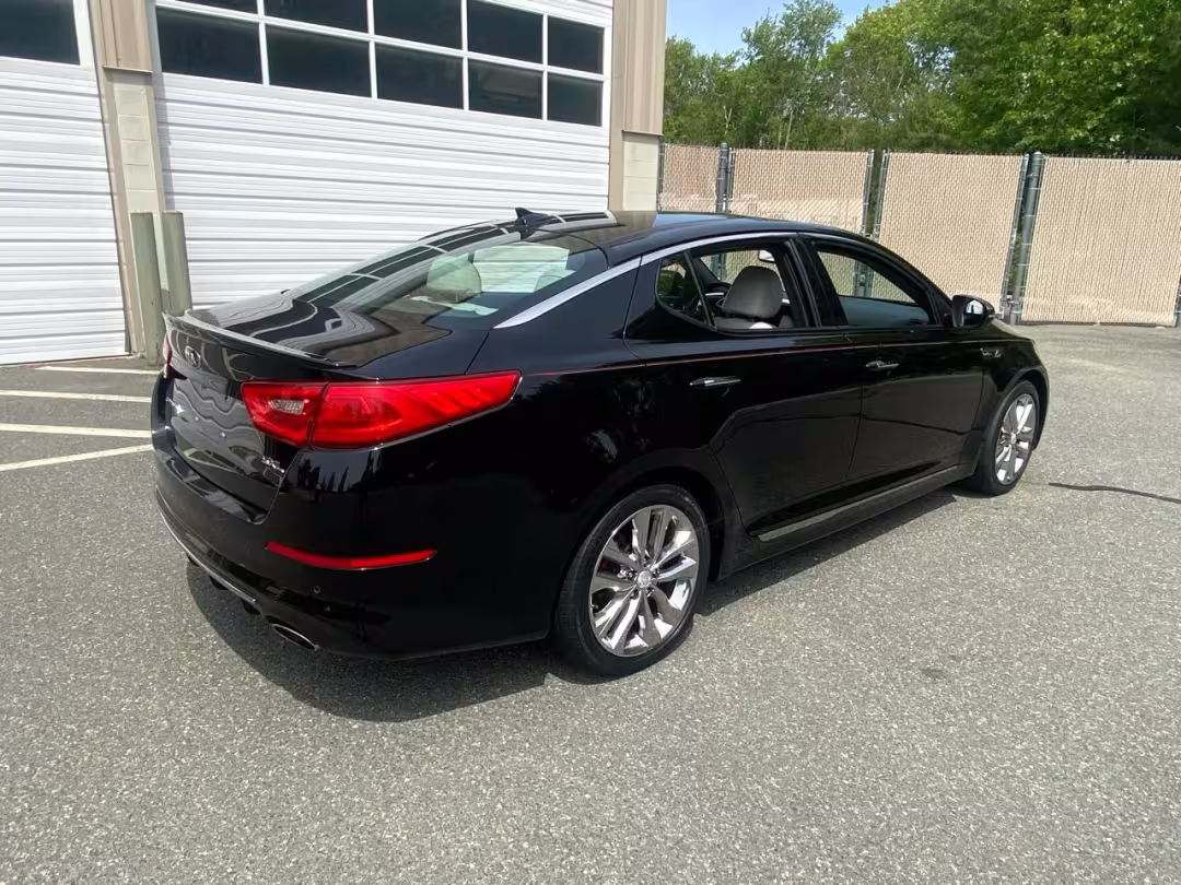 2015 Kia Optima - 5XXGR4A67FG363112 - Image #2