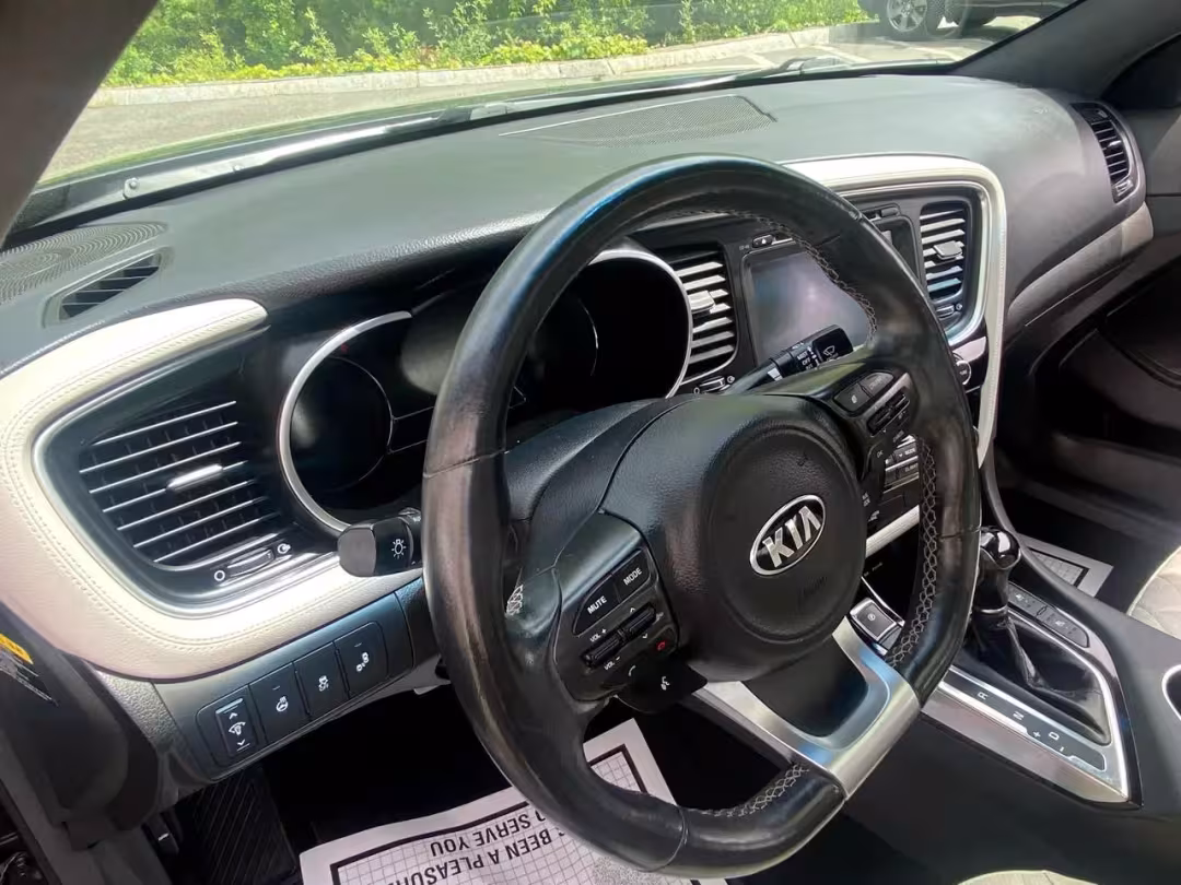 2015 Kia Optima - 5XXGR4A67FG363112 - Image #9