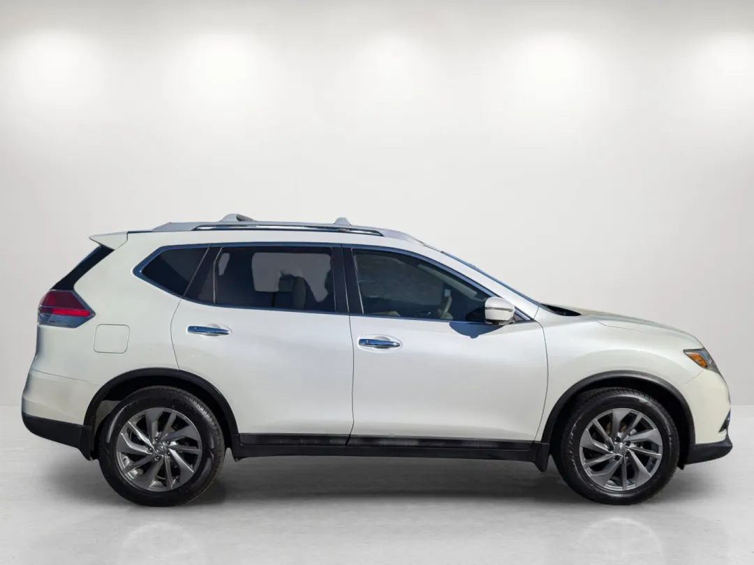 2015 Nissan Rogue - 5N1AT2MT5FC756325 - Image #4