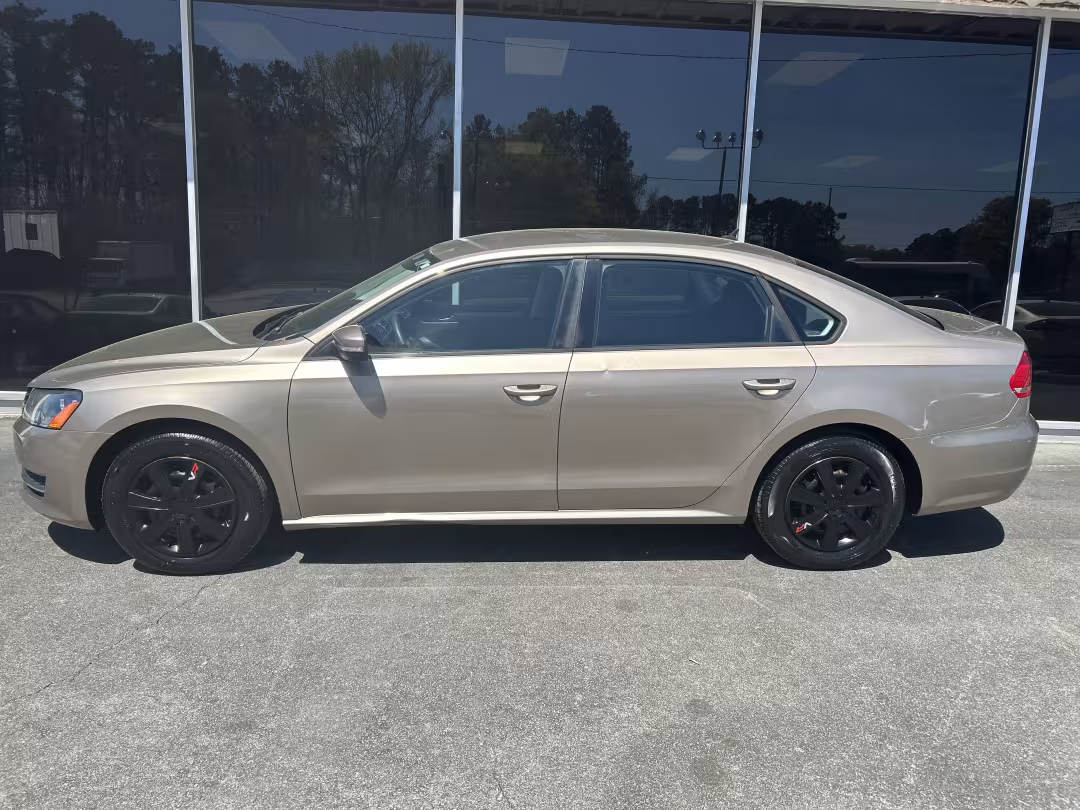 2015 Volkswagen Passat - 1VWAT7A3XFC045934 - Image #18