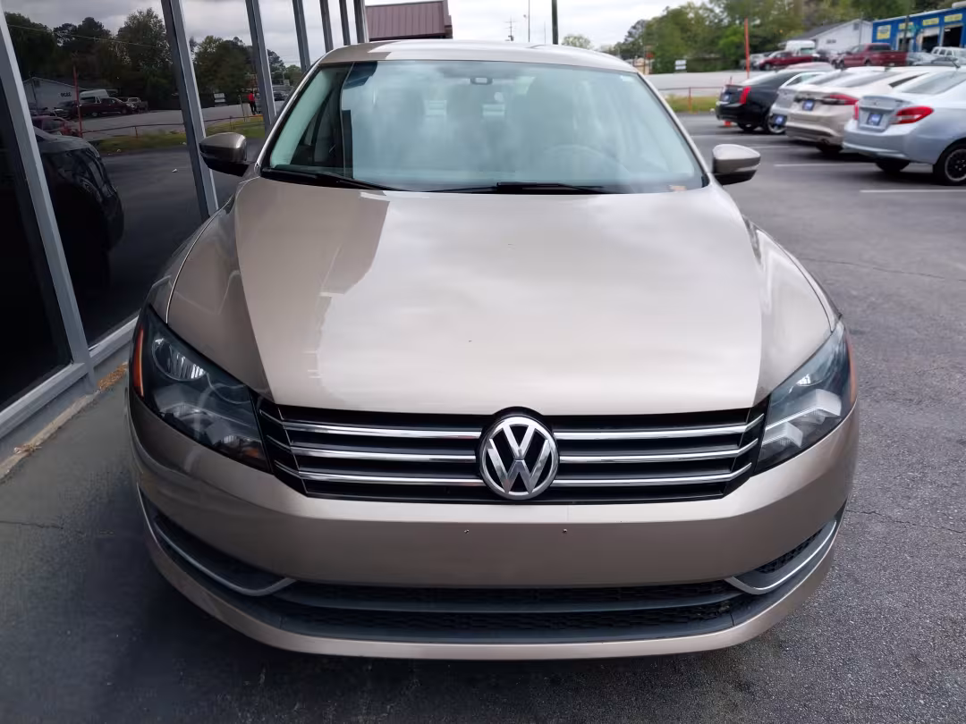 2015 Volkswagen Passat - 1VWAT7A3XFC045934 - Image #2