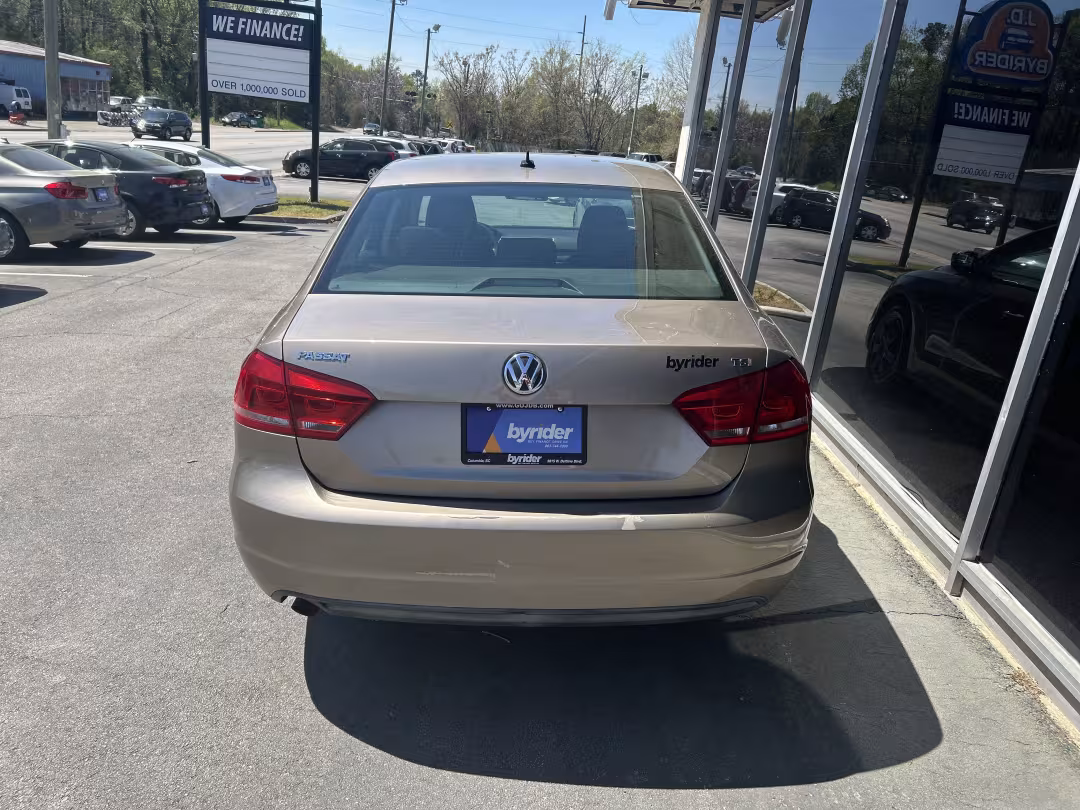 2015 Volkswagen Passat - 1VWAT7A3XFC045934 - Image #20