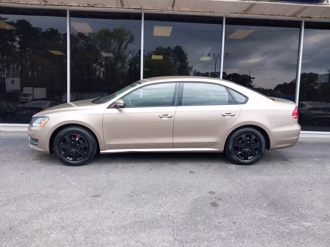 2015 Volkswagen Passat - 1VWAT7A3XFC045934 - Image #3
