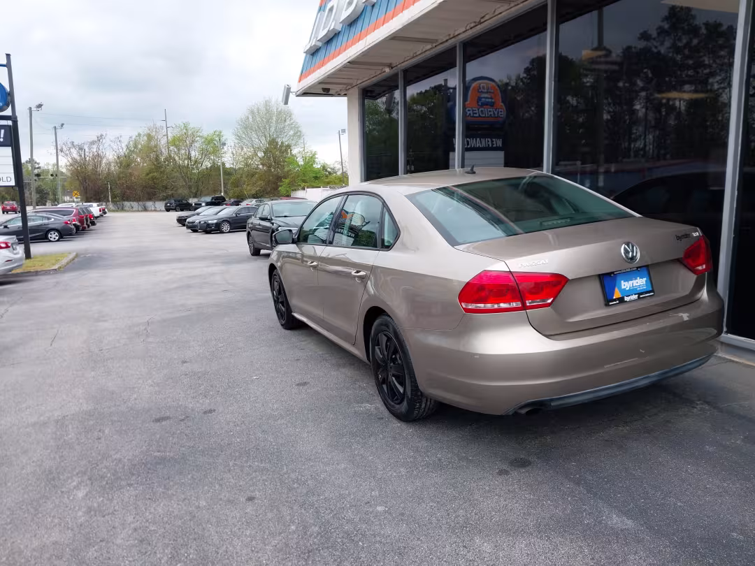 2015 Volkswagen Passat - 1VWAT7A3XFC045934 - Image #4