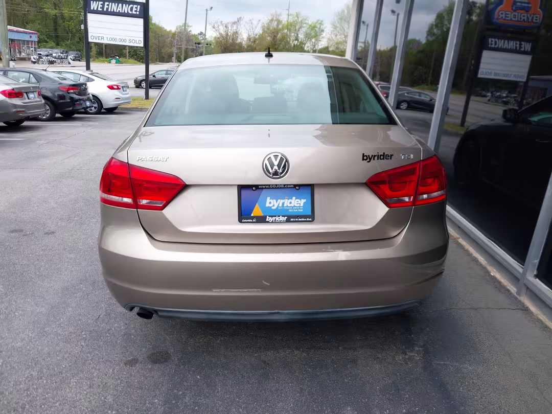 2015 Volkswagen Passat - 1VWAT7A3XFC045934 - Image #5