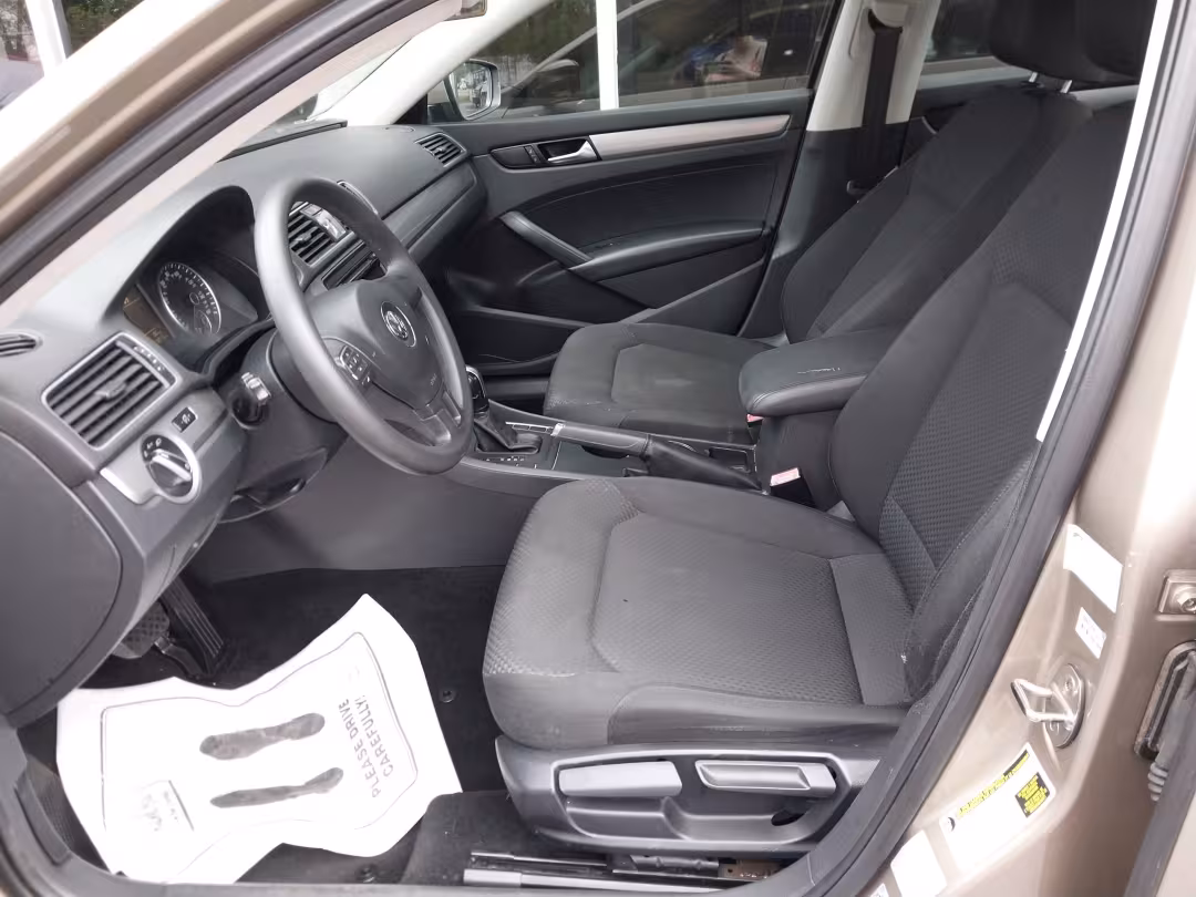 2015 Volkswagen Passat - 1VWAT7A3XFC045934 - Image #9