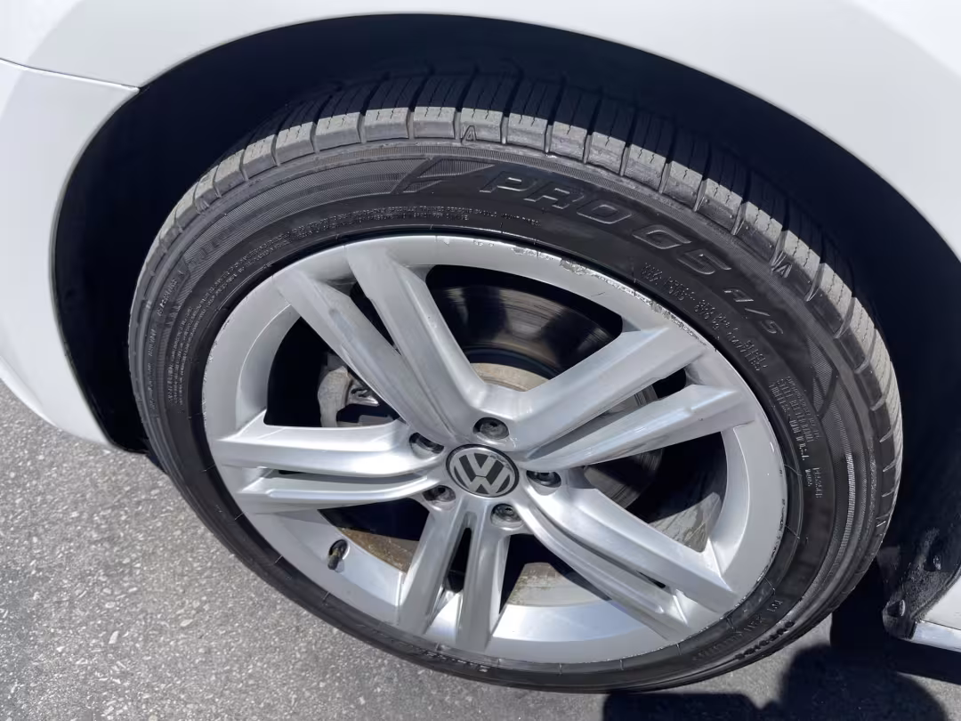2015 Volkswagen Passat - 1VWBV7A31FC054326 - Image #11