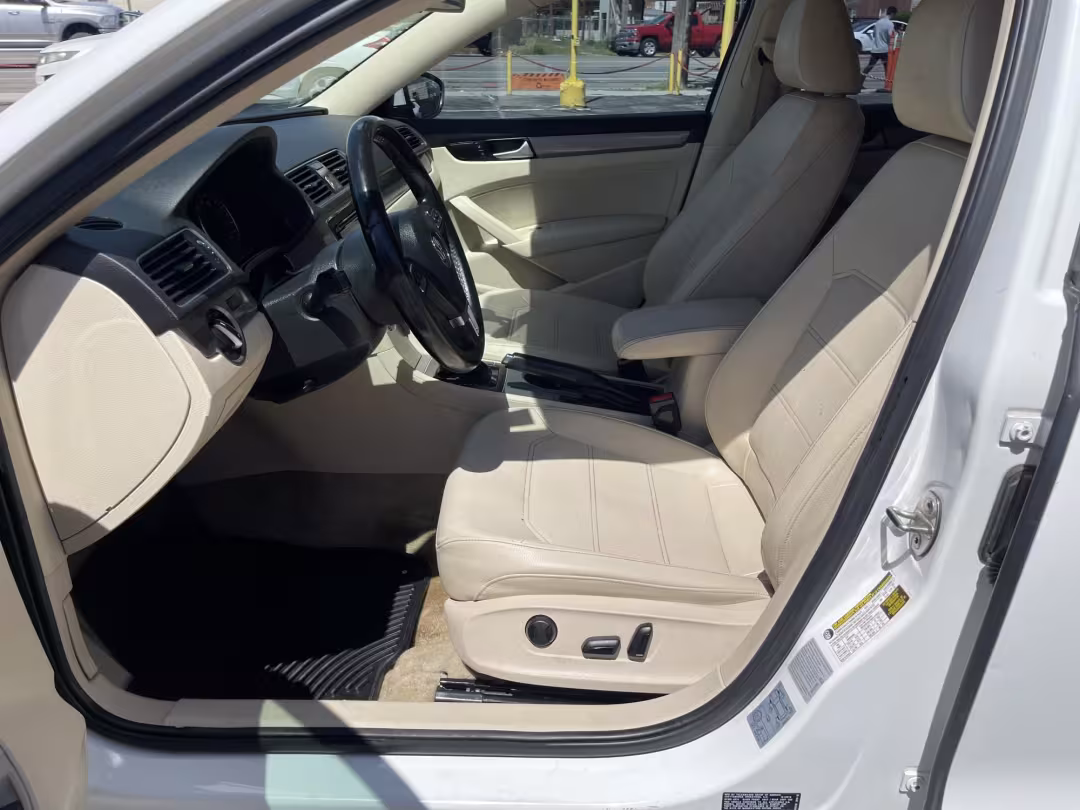 2015 Volkswagen Passat - 1VWBV7A31FC054326 - Image #13