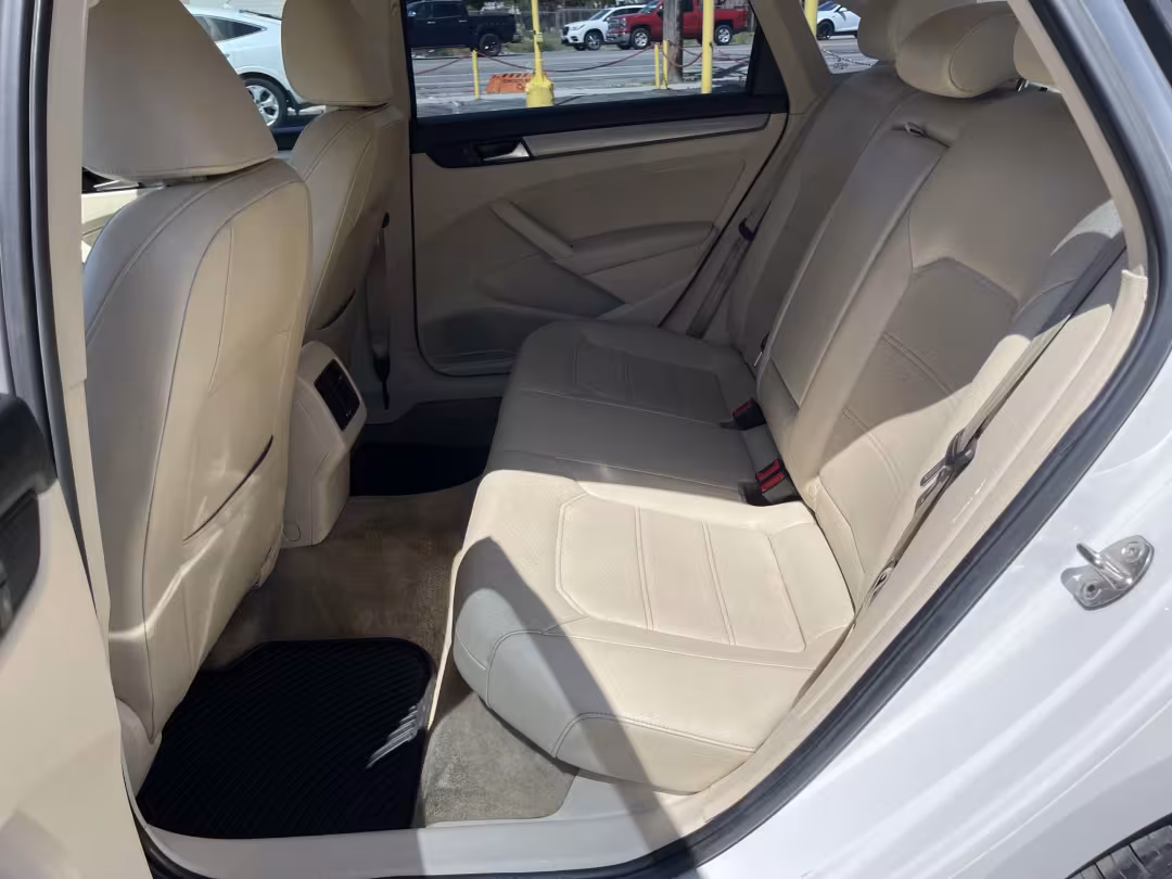 2015 Volkswagen Passat - 1VWBV7A31FC054326 - Image #14