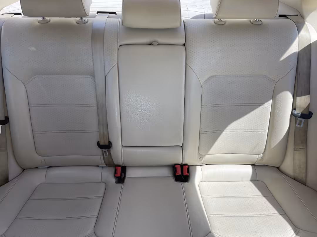 2015 Volkswagen Passat - 1VWBV7A31FC054326 - Image #18